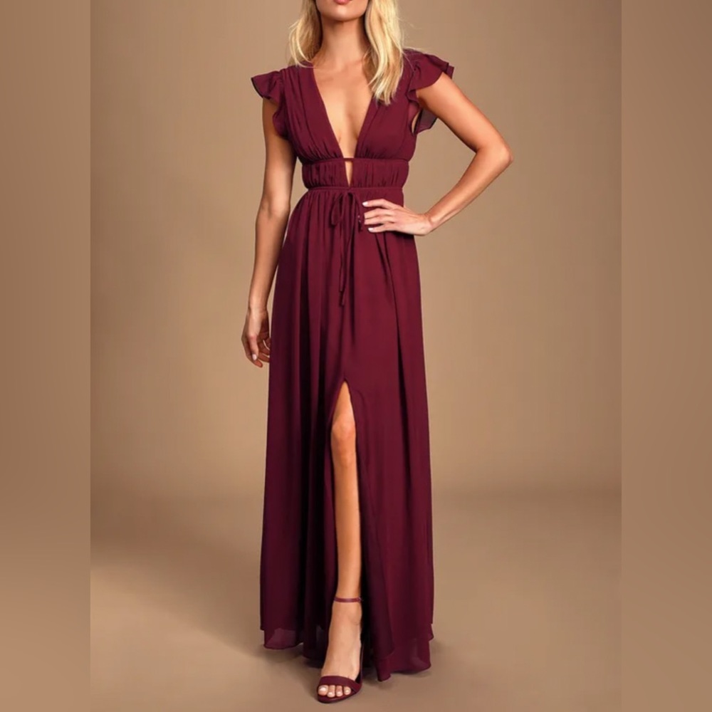 Lulu’s plunging V-neck bridesmaid gown burgundy size M